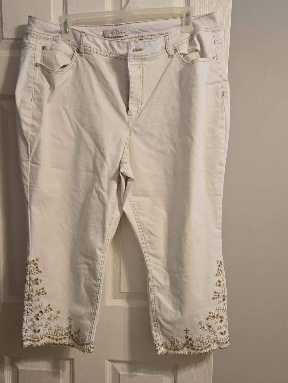 Cato White Cropped Jeans with Gold Embroidered Hem